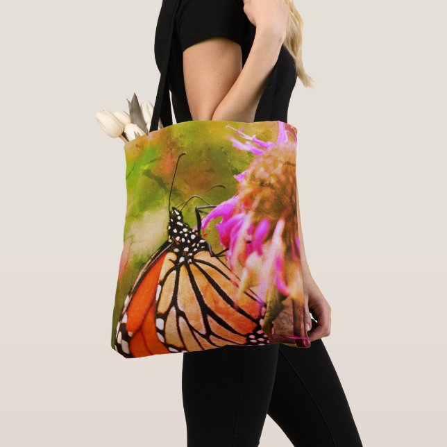 Monarch Butterfly Auf Blume Nah Tasche (Von Nahem)