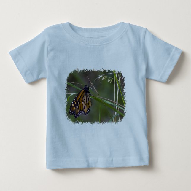 Monarch Butterfly im Gras Baby T-shirt (Vorderseite)