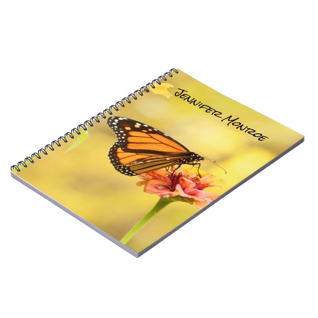 Monarch Butterfly über Zinnia Notizblock (Linke Seite)