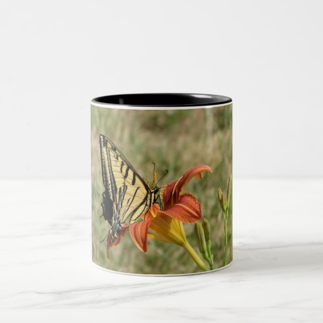 Monarch Butterfly Zweifarbige Tasse (Mittel)