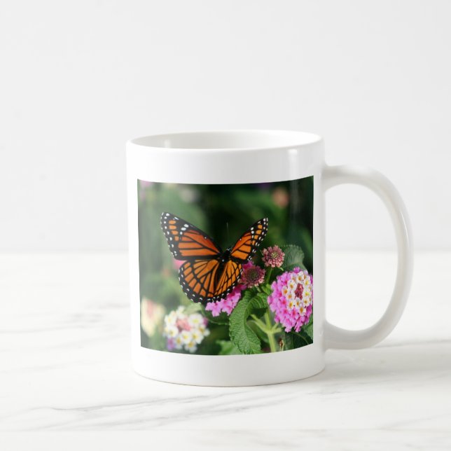 Monarch-Schmetterling auf Lantana-Blume Kaffeetasse (Rechts)