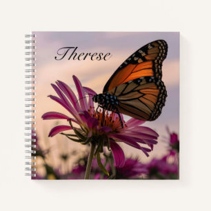 Monarchfalter auf Blüte Personalisiert Notizbuch