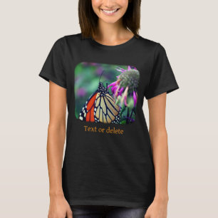 Monarchfalter auf personalisierter Blumen-Natur T-Shirt