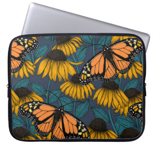 Monarchschmetterling auf gelben Konfektoren Laptopschutzhülle