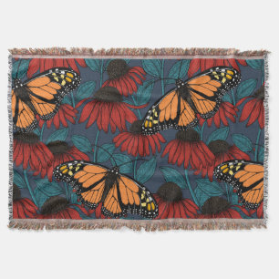 Monarchschmetterling auf roten Konfektoren Decke