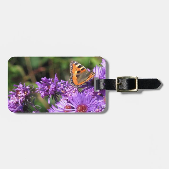 Monarchschmetterling und lila Blumen Gepäckanhänger (Vorderseite horizontal)