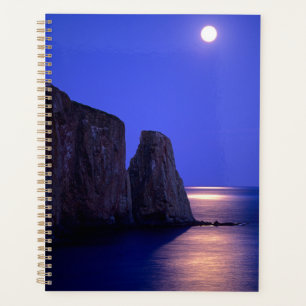 Mond bei Dämmerung Perce-Felsen Gaspé-Küste Queb Planer