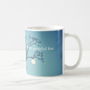 Mond, der an einem Glied-Dankbaren hängt Kaffeetasse