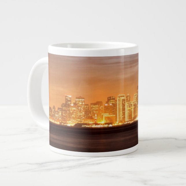 Mond, der über San Francisco an dunstigem Dezember Jumbo-Tasse (Vorderseite Links)