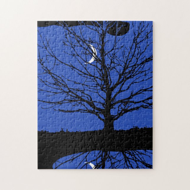 Mond mit Baum, Kobalt Blau, Schwarz und Weiß (Vertikal)