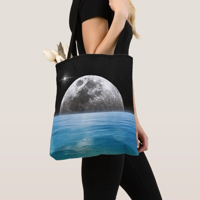 Mond über dem Ozean Tasche (Von Nahem)