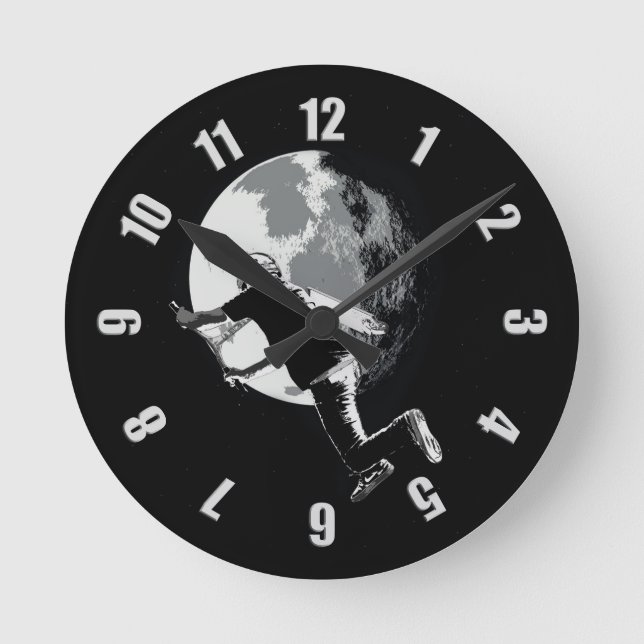 Mond verfolgen - Schwanz-Peitsche-Scooter-Stunt Runde Wanduhr (Vorderseite)
