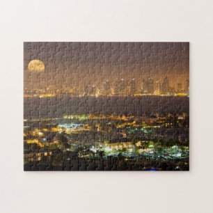 Mondaufgang über der Skyline von San Diego
