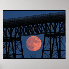 Mondaufstieg unter der Walkway Bridge Poster