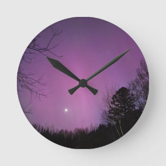 Mondbeschienene Aurora-Wanduhr Runde Wanduhr