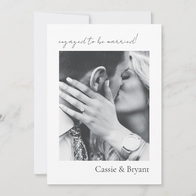 Mondern Script Elegant Minimal Wedding Verlobung Ankündigung (Vorderseite)