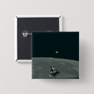 Mondlandefähre Apollo und Earthrise über dem Mond Button