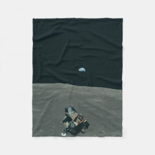 Mondlandefähre Apollo und Earthrise über dem Mond Fleecedecke