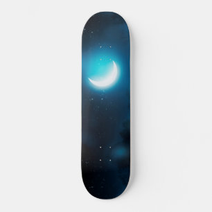 Mondmond über dem Wald Skateboard