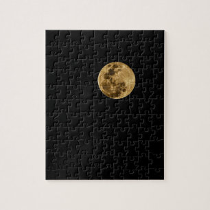 Mondpuzzle mit schwarzem Hintergrund