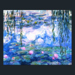 Monet Pink Water Lilies Fotodruck<br><div class="desc">Ein Monet-Rosa-Foto, das in einem ruhigen, blauen Teich mit Lilienpolstern schwebende, rosafarbene Seerosen zeigt. Ein großartiges Monet-Geschenk für die Liebhaber von Impressionismus und französischer Kunst.</div>