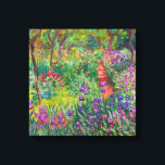 Monet "The Iris Garden at Giverny" Leinwanddruck<br><div class="desc">Monet war ein Gründer der französischen Impressionistischen Malerei, von der "Der Iris-Garten bei Giverny" (zwischen 1899 und 1900 gemalt) ein schönes Beispiel ist. Es ist eine Feier von Farbe, Licht und Bewegung. Als Monet das Giverny-Anwesen kaufte, gestaltete er den bereits auf seinem Grundstück bepflanzten Blumengarten neu. Seine Vorliebe für blaue...</div>