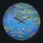 Monet Water Lilies 1906 Große Wanduhr<br><div class="desc">Uhr mit Claude Monets Ölgemälde Water Lilies (1906). Ein ruhiges Stillleben des Zusammenspiels von Licht und Reflexion auf schönen Seerosen in einem Teich. Ein großartiges Geschenk für Fans von Impressionismus und französischer Kunst.</div>
