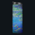 Monet Water Lilies 1906 Thermosbecher<br><div class="desc">Thermal Tumbler mit Claude Monets Ölgemälde Water Lilies (1906). Ein ruhiges Stillleben des Zusammenspiels von Licht und Reflexion auf schönen Seerosen in einem Teich. Ein großartiges Geschenk für Fans von Impressionismus und französischer Kunst.</div>