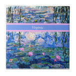 Monet - Water Lilies 1919 Vorlage Fliese<br><div class="desc">Claude Monets berühmtes Gemälde, Water Lilies, 1919, Template, bereit, zu personalisieren. Geben Sie Ihren eigenen Namen/Text anstelle von Virginia ein.</div>
