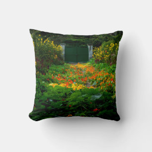 Monet's Garden, Giverny, Frankreich im Herbst Kissen