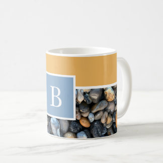 Mongram-Blauer Strandgestein Kaffeetasse