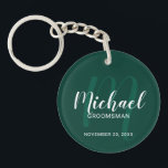Mongram&Name für moderne Script-Personalisierte Tr Schlüsselanhänger<br><div class="desc">Fügen Sie Ihrer Hochzeit eine persönliche Touch mit personalisierten Trauzeugen Schlüsselanhänger hinzu. Dieser Schlüsselanhänger zeichnet sich durch den Namen personalisierter Trauzeugen im modernen, weißen Skript-Schriftart-Stil und Monogramm in hellgrün modernen Drehbuch-Schriftart-Stil als Hintergrund mit Titel und Hochzeitdatum in weiß modernen Sans Serif Schriftart Stil auf smaragdgrünen Hintergrund. Auch perfekt für Trauzeuge,...</div>