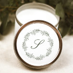 Mongram Olive Green Wreath Classic Script Wedding Runder Aufkleber<br><div class="desc">Dieser elegante Hochzeitsaufkleber ist mit einem olivgrünen botanischen Kunstkranz versehen. Personalisieren Sie es mit Ihrem Monogramm Initial in klassischen olivgrün Skript.</div>