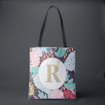 Mongram Tropical Shapes Collage Muster Totbeutel Tasche<br><div class="desc">Ein fröhlicher, kühner und farbenfroher Druck, inspiriert von einem tropischen Garten und Matisse und seinen berühmten Ausschnitten. Eine total tropische Collage auf einer Marinebasis. Die Blume und Pflanze wurden aus erster Hand gezeichnet oder bemalt und anschließend digital bearbeitet, um dieses "ausgeschnittene Papier" Wiederholmuster zu erzeugen. Fügen Sie Ihr individuelles Monogramm...</div>
