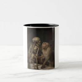 Monkey Before a Skeleton (von Gabriel von Max) Zweifarbige Tasse