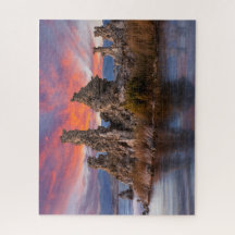 Mono See mit Tufa Formationen