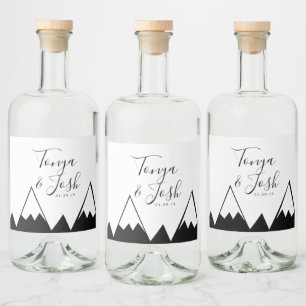 Monochrome Berggipfel-Landhochzeit Alkoholflaschenetikett