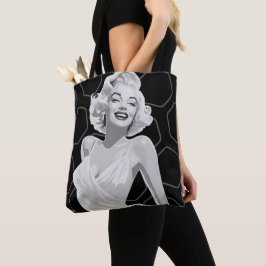 Monochrome Blond der 50er Jahre über Schwarze Hexa Tasche