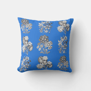 Monochrome Blume auf blauem Hintergrund Kissen