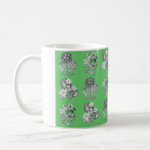 Monochrome Blumen auf grünem Hintergrund Kaffeetasse