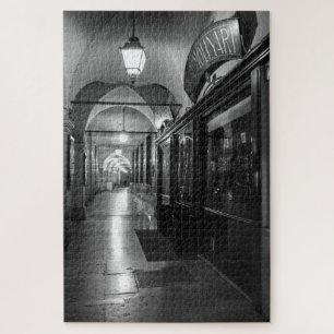 Monochrome Modena-Arkade-Sicht