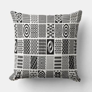 Monochrome Mosaik: Geometrisch Schwarz und Weiß Kissen