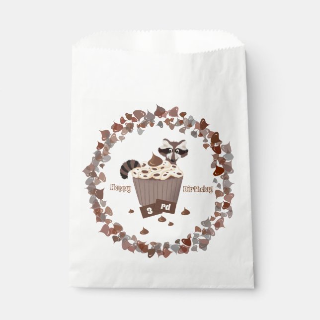 Monochrome Raccoon Schokolade Chip Geburtstag Geschenktütchen (Vorderseite)