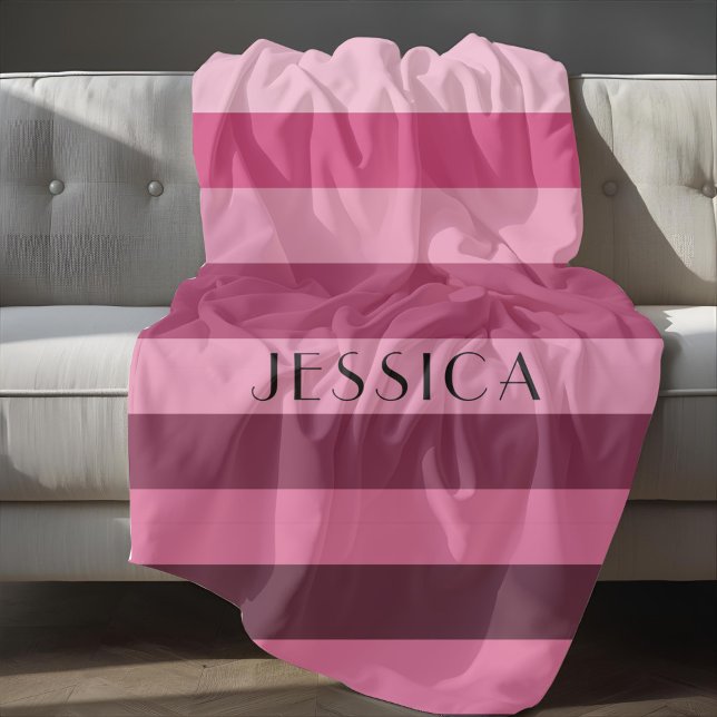 Monochrome rosa Streifenname Fleecedecke (Monochrome Pink Striped Pattern Name Fleece Blanket)