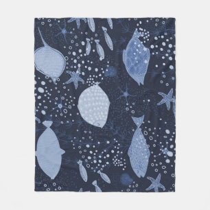 Monochrome sleeping fishes, dark pattern. fleecedecke