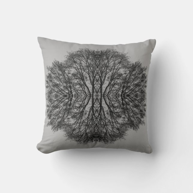 Monochrome Tree Reflection Square Pillow Kissen (Vorderseite)