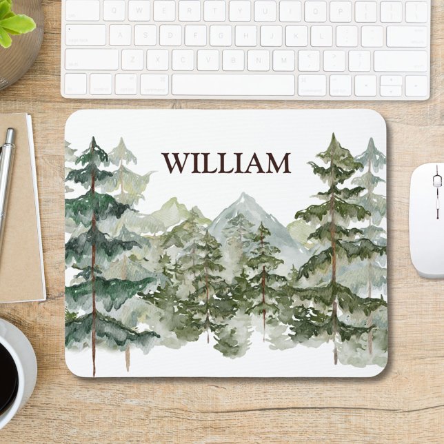 Monogram Aquarellkiefernwald & Mountain Rustikal Mousepad (In situ)