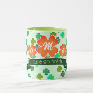Monogram auf Clover Kleeblatt Pattern auf GREEN Tasse