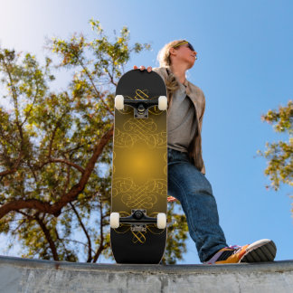 Monogram Black and Gold mit dekorativen Elementen Skateboard