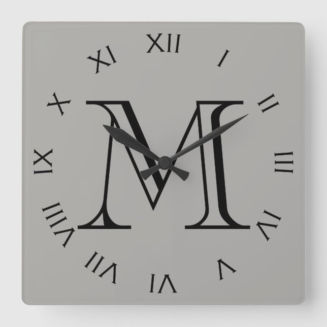 Monogram Black Roman Numbers on Grey Wccn Quadratische Wanduhr (Vorderseite)